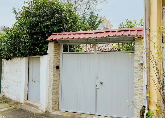 Orange Tree House ヴィラ ティラナ